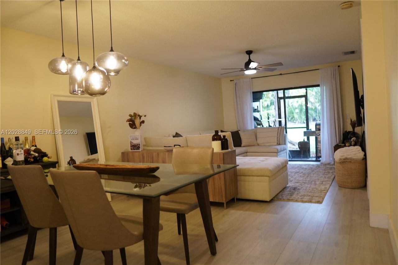 453 Lakeview Dr , Unit 2, Weston, FL 33326 Photo