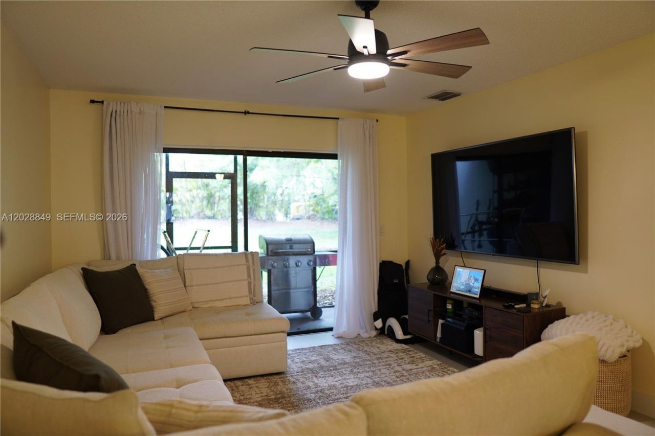 453 Lakeview Dr , Unit 2, Weston, FL 33326 Photo