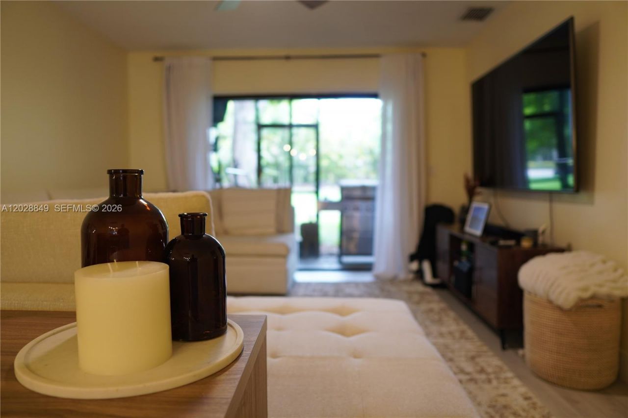 453 Lakeview Dr , Unit 2, Weston, FL 33326 Photo