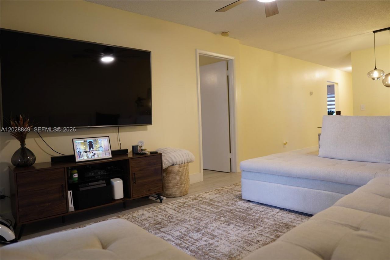 453 Lakeview Dr , Unit 2, Weston, FL 33326 Photo