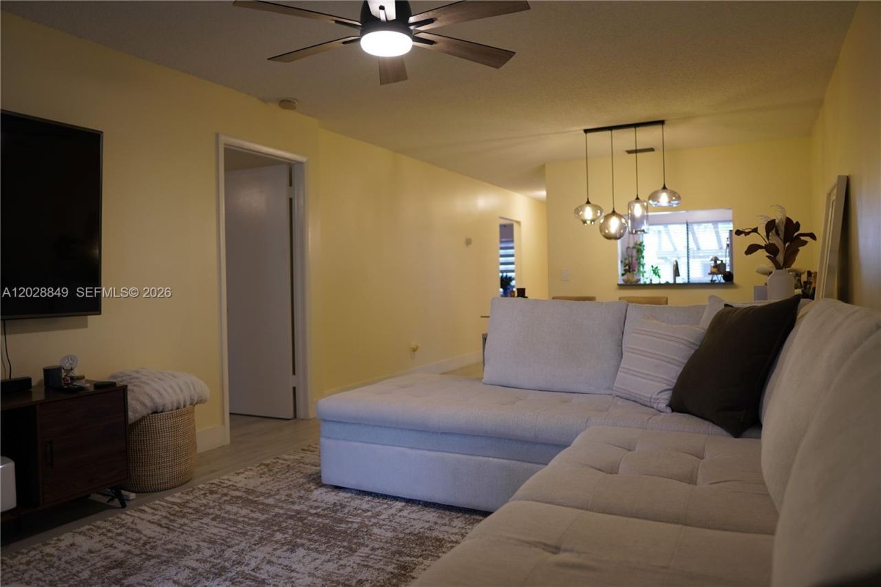 453 Lakeview Dr , Unit 2, Weston, FL 33326 Photo