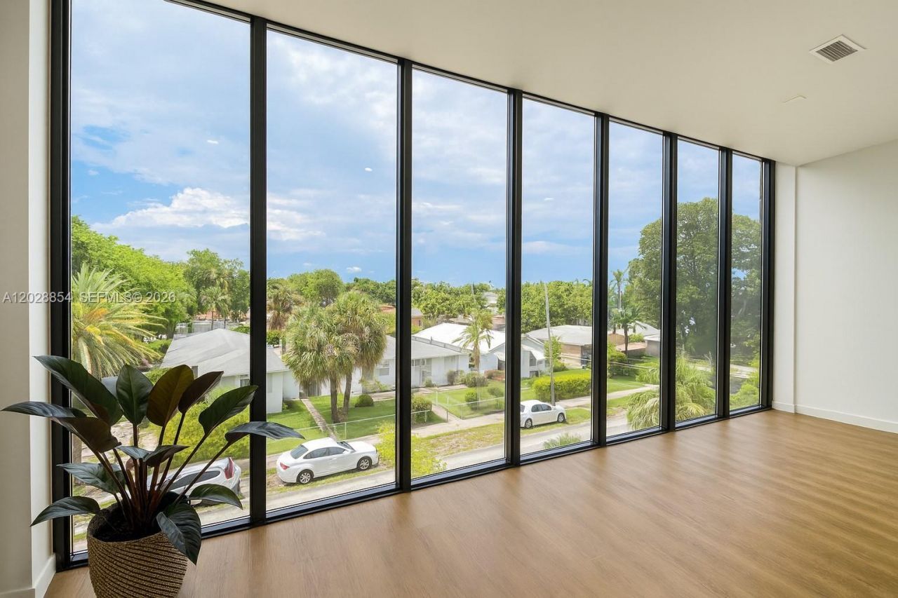 1950 Fletcher St , Unit 302, Hollywood, FL 33020 Photo