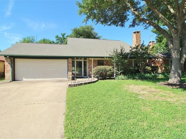 822 Via Valencia, Mesquite, TX 75150