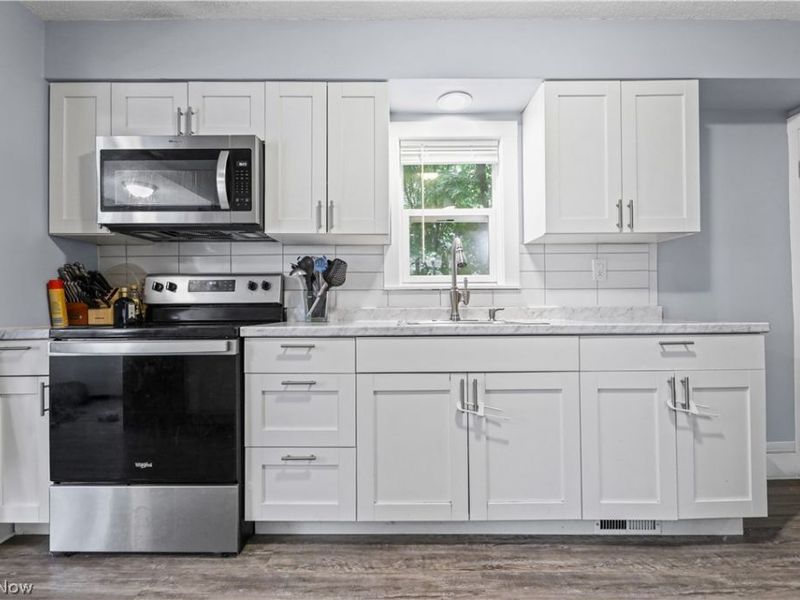 761 Carlysle Street , Akron, OH 44310 Photo 8