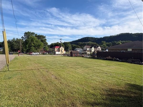 Pearl Street , New Cumberland, WV 26047