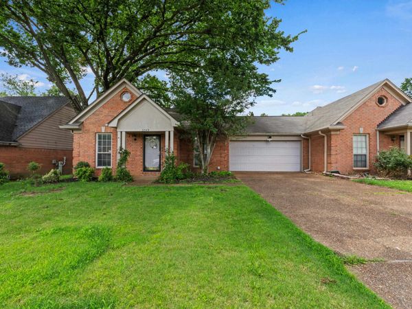 2749 COLONIAL TOWERS DR, Memphis, TN 38016