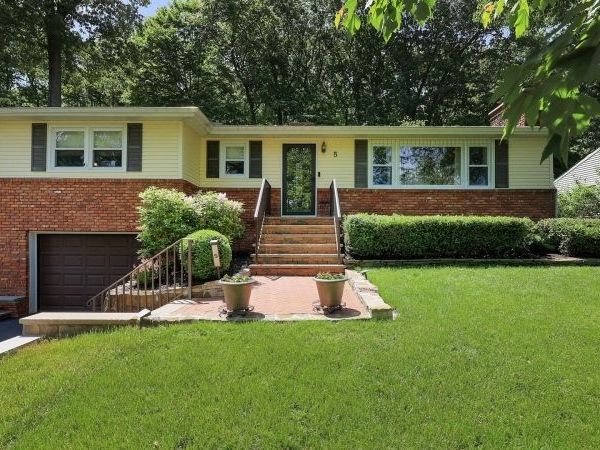 5 Johanna Ln, Watchung, NJ 07069