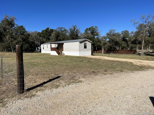 224 Oak View Dr, La Vernia, TX 78121