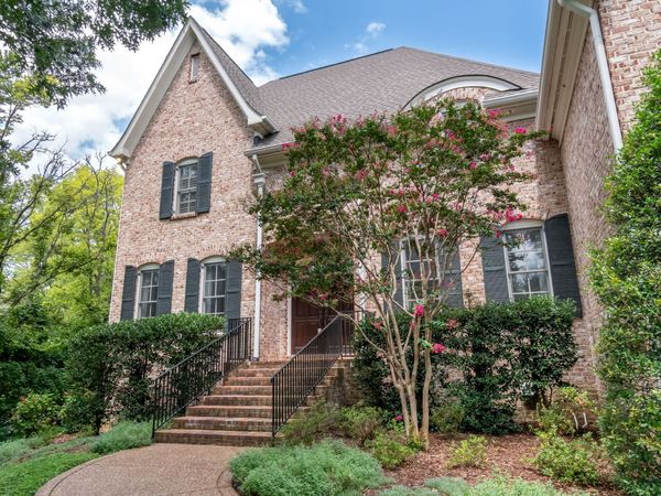 1330 Burton Valley Rd, Nashville, TN 37215