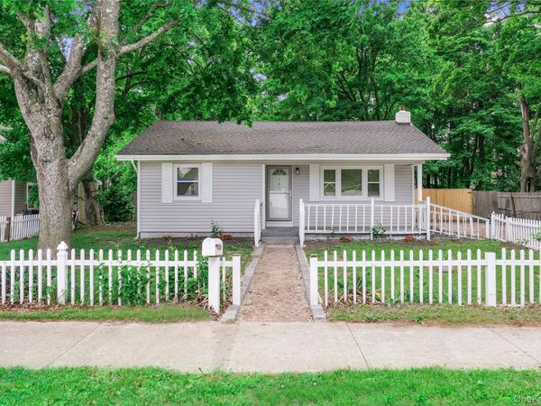 266 Station Road, Bellport, NY 11713
