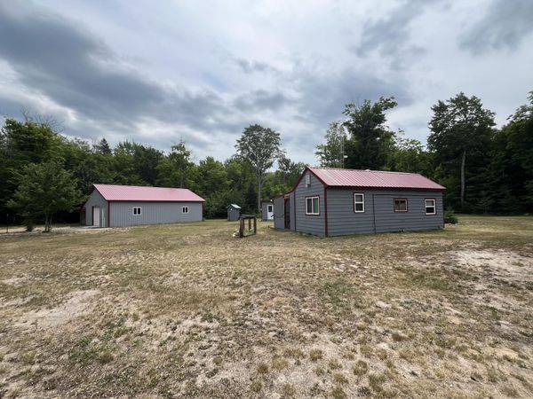 7461 Old Grade RD, Newberry, MI 49868