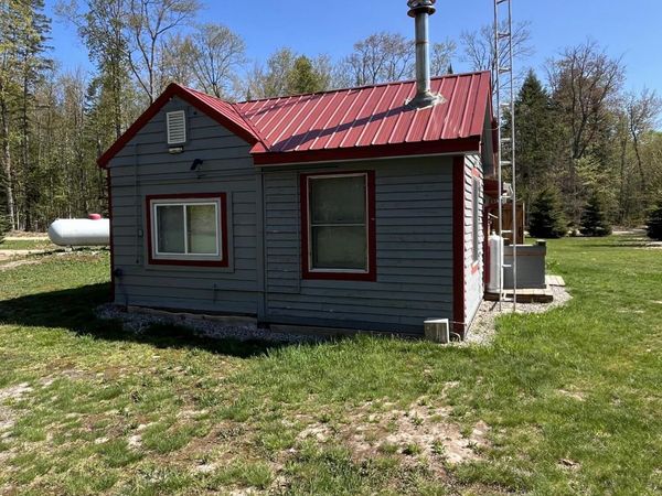 7461 Old Grade RD, Newberry, MI 49868