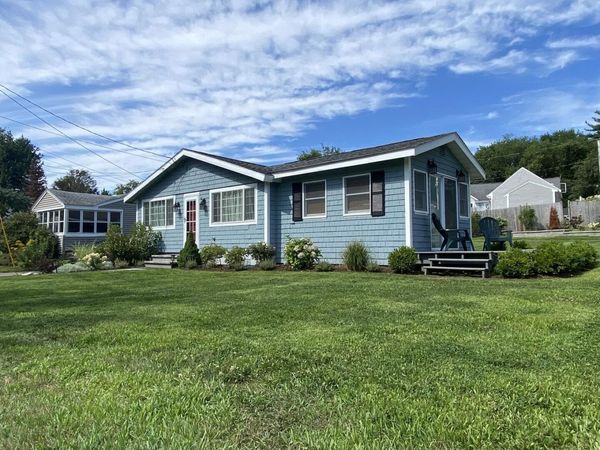 6 Willow Lane, Hampton, NH 03842