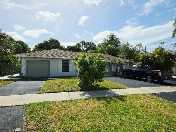 8-10 NE 9th Avenue, Deerfield Beach, FL 33441
