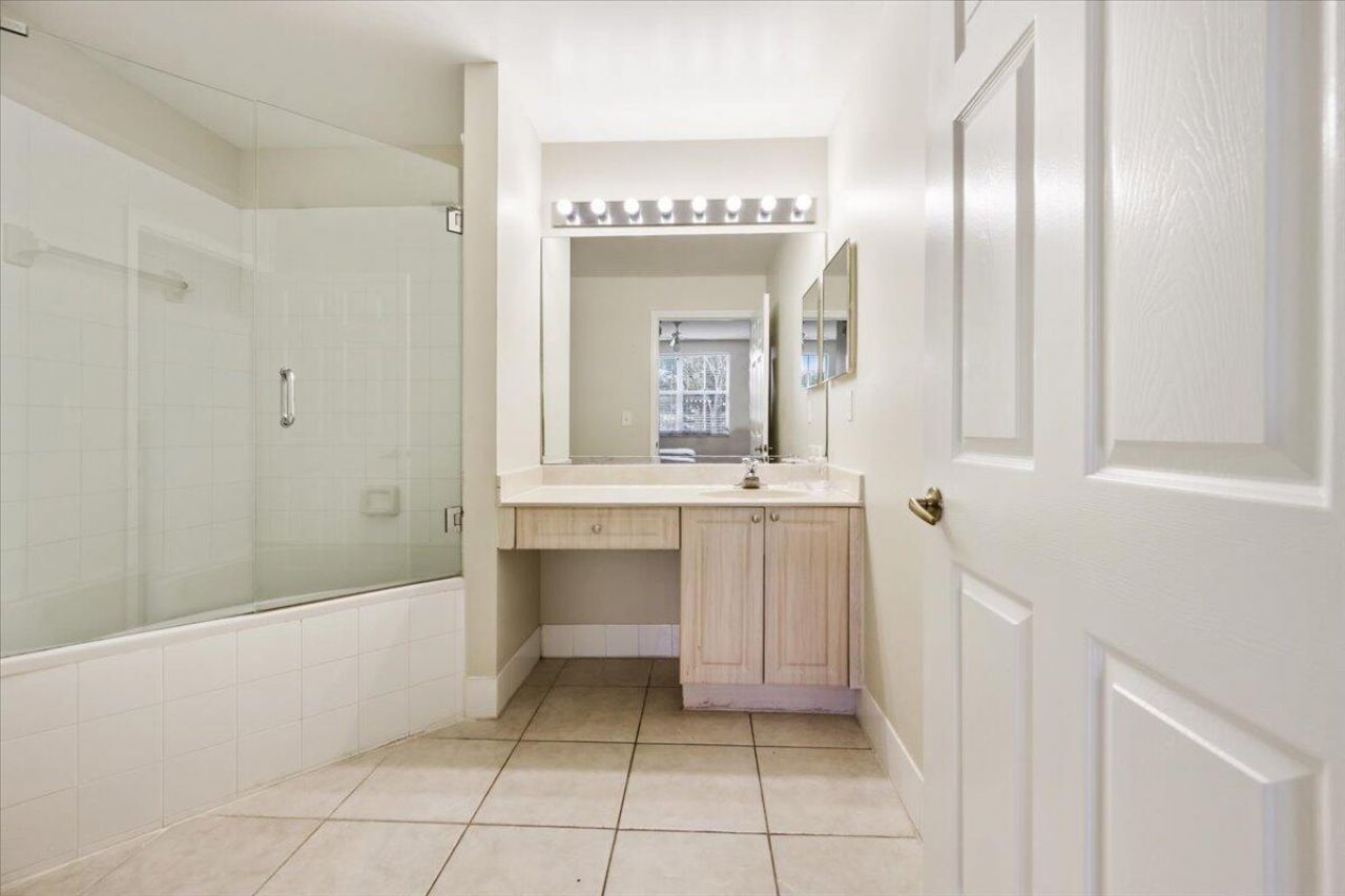 2060 Greenview Shores Boulevard, Unit 308, Wellington, FL 33414 Photo
