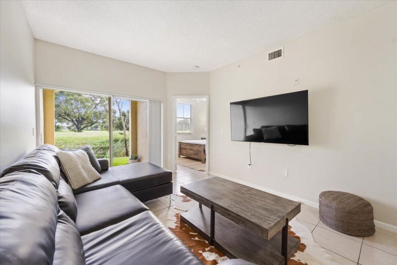 2060 Greenview Shores Boulevard, Unit 308, Wellington, FL 33414 Photo