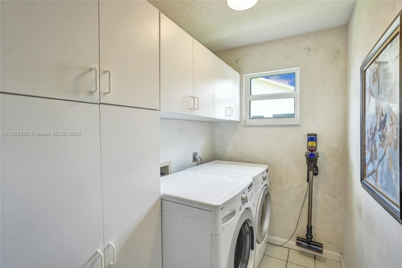 874 Blueberry Drive, Wellington, FL 33414 Photo