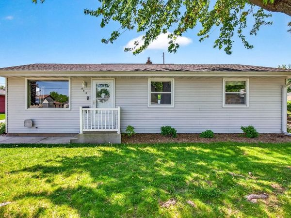 443 WOODLAWN COURT, Combined Locks, WI 54113