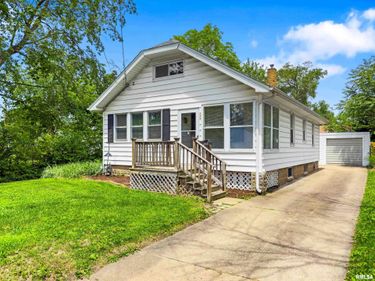 813 W MAYWOOD Avenue, Peoria, IL 61604