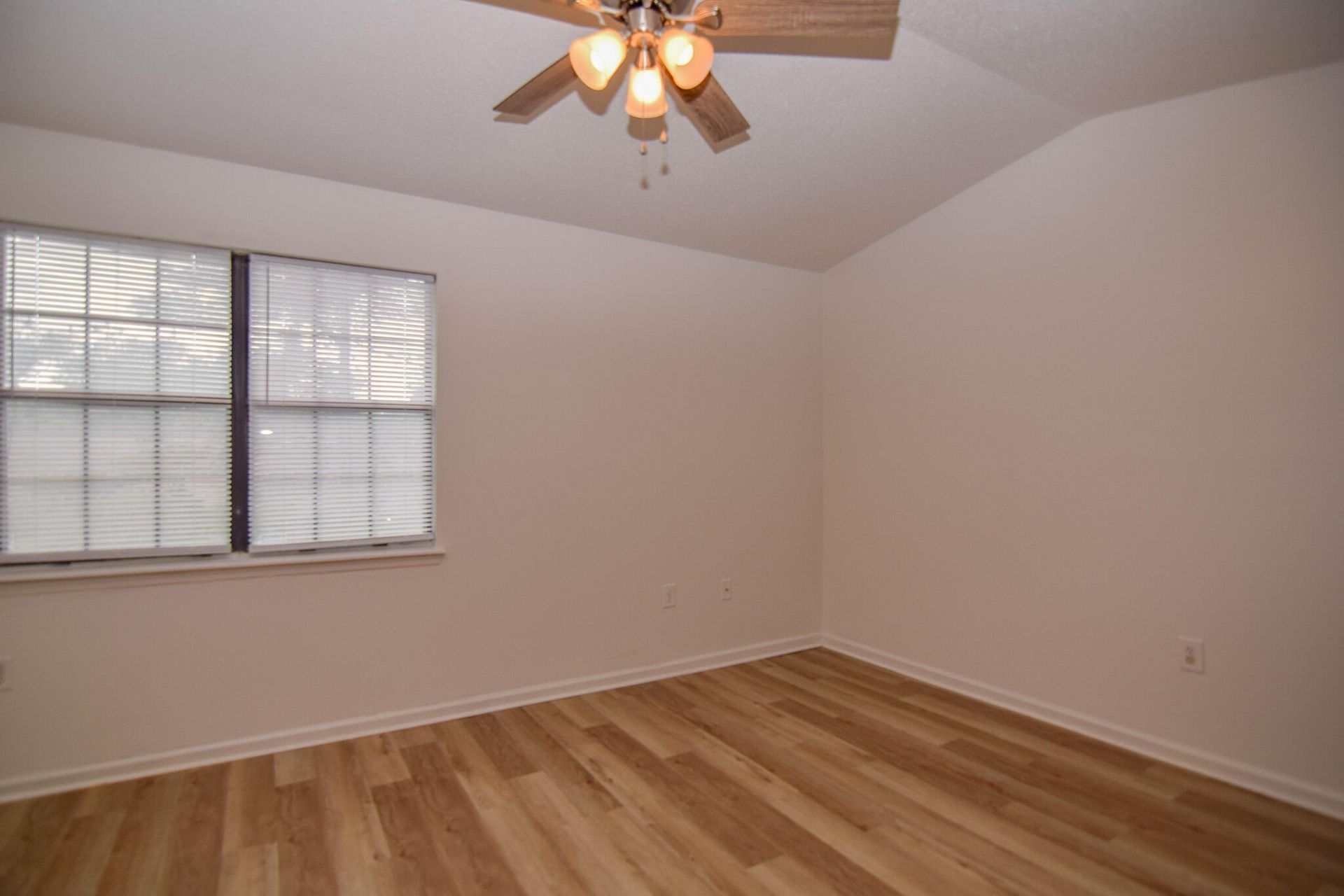 7776 Wayfield Circle Photo 6