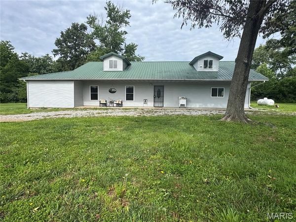 1669 US Hwy 45 , Cisne, IL 62823