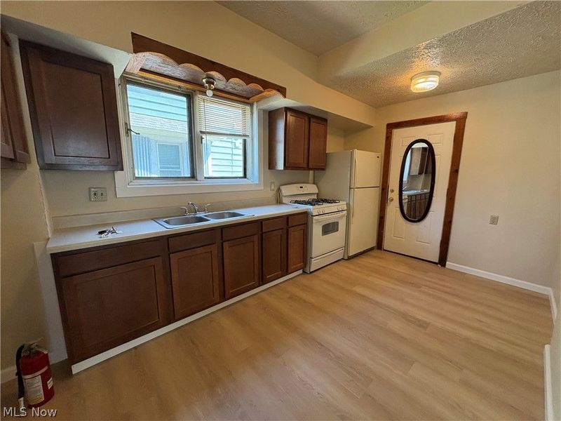 565 Brown Street , Akron, OH 44311 Photo 2