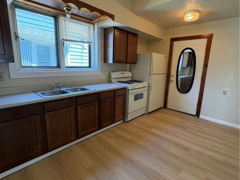 565 Brown Street , Akron, OH 44311 Photo 3