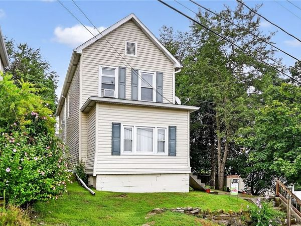 606 N Penn St , Penn, PA 15675