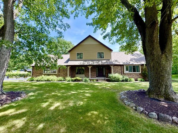 6834 Mercedes Lane, DeMotte, IN 46310