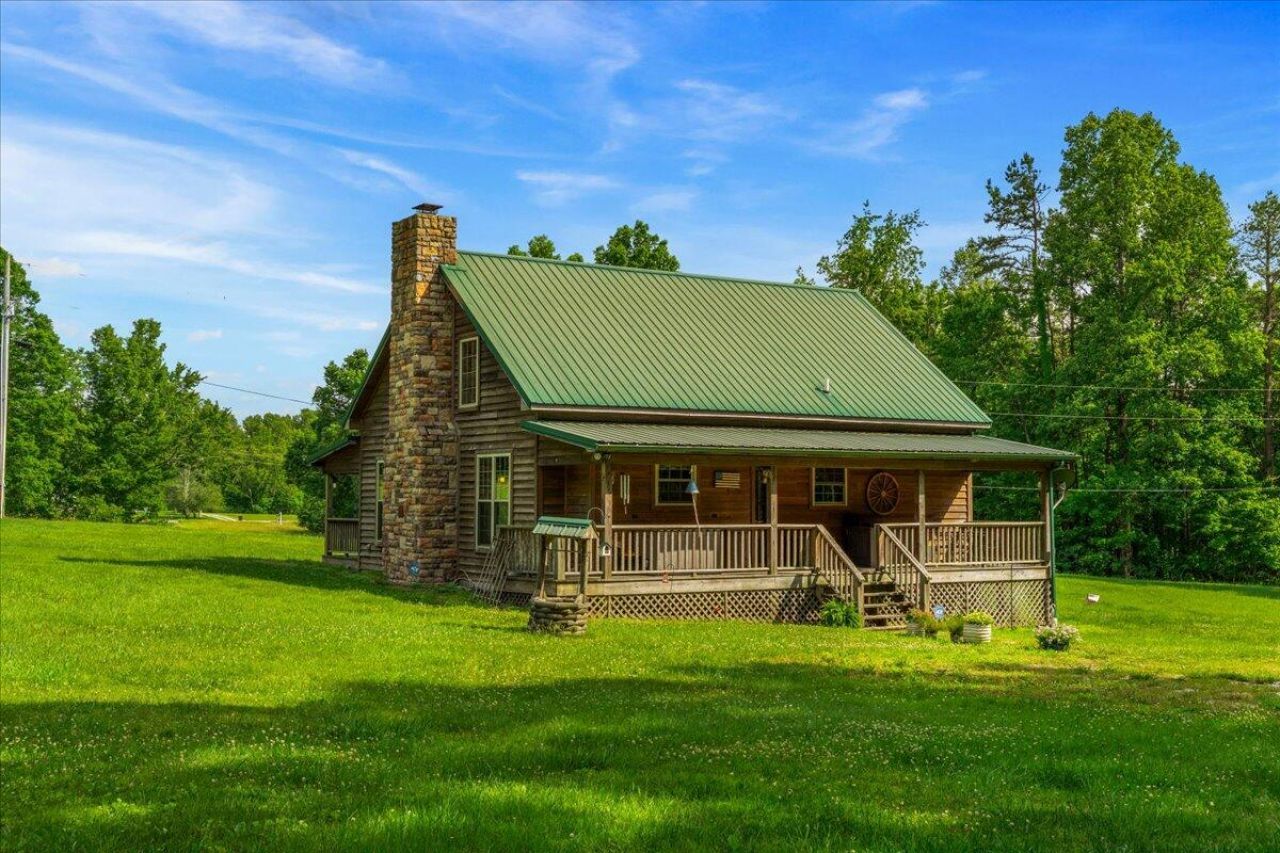 2065 Cobhill Road, Irvine, KY 40336