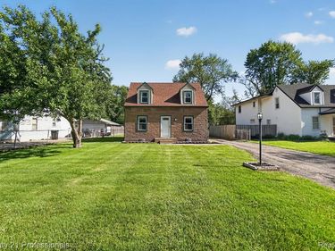 28524 7 Mile Road , Livonia, MI 48152