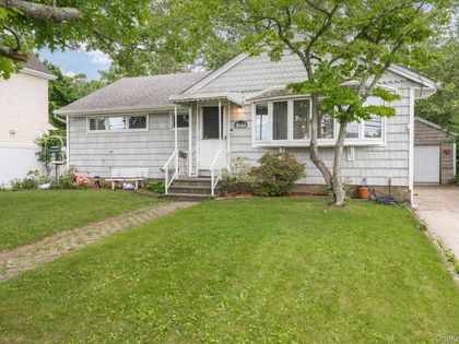 1644 Meadowbrook Road Merrick, NY 11566