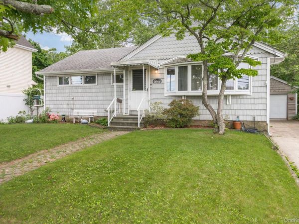1644 Meadowbrook Road, Merrick, NY 11566