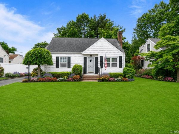 4 Birch Place, Glen Cove, NY 11542