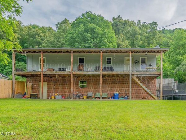 222 Walden Ave, Oliver Springs, TN 37840