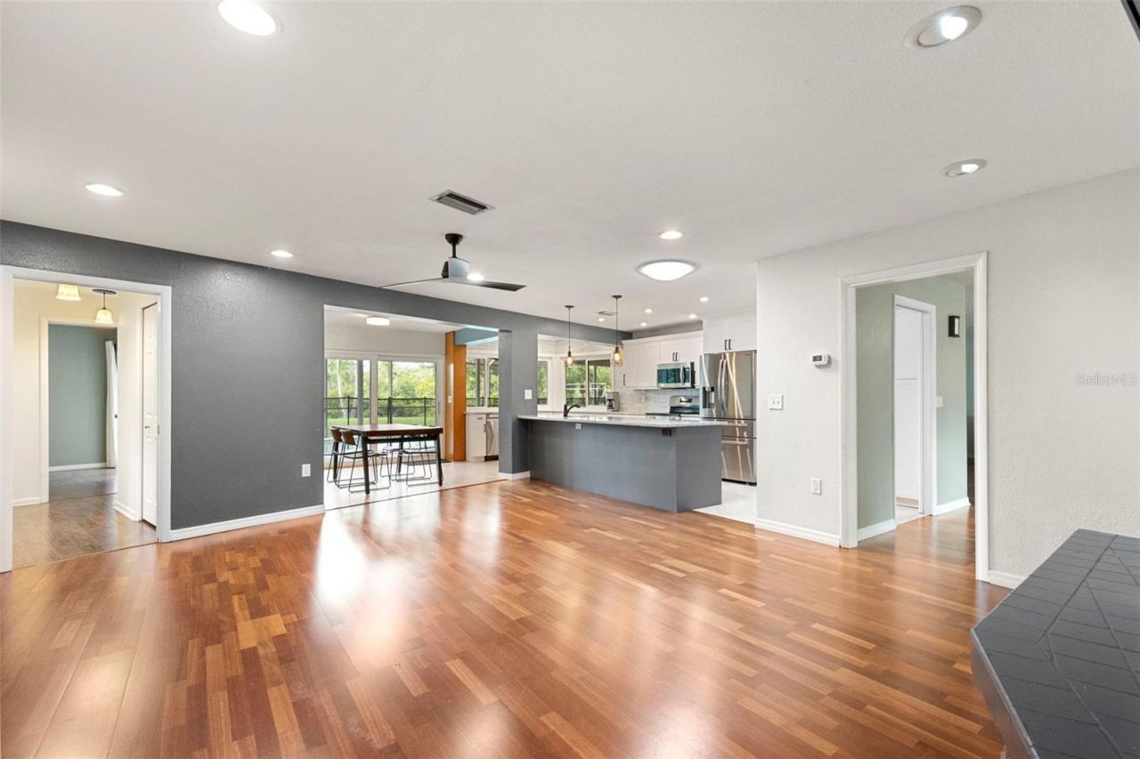 4308 Middle Lake Drive , Tampa, FL 33624 Photo