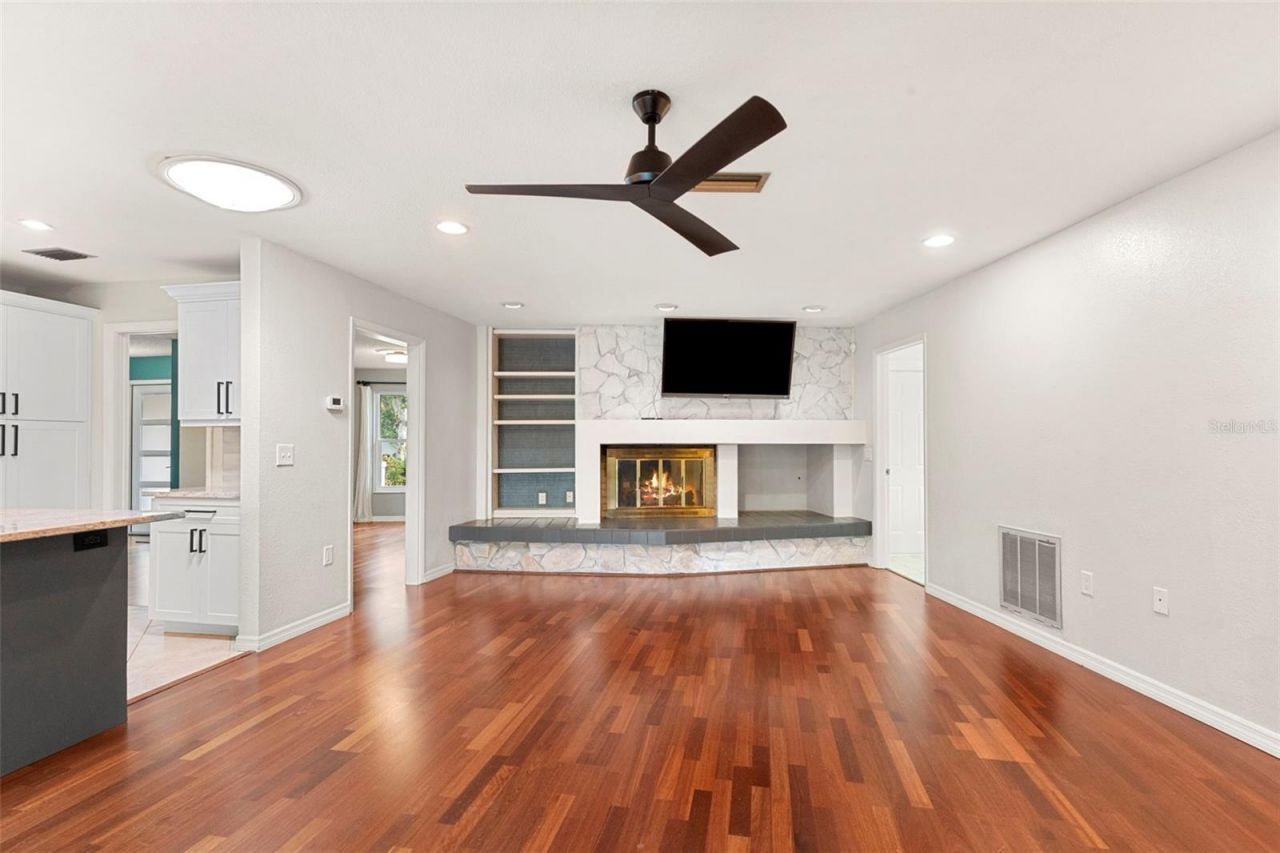 4308 Middle Lake Drive , Tampa, FL 33624 Photo