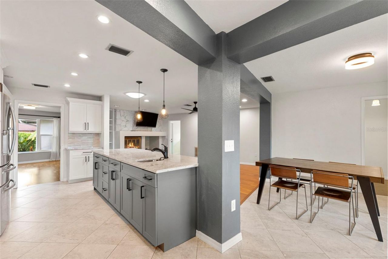 4308 Middle Lake Drive , Tampa, FL 33624 Photo