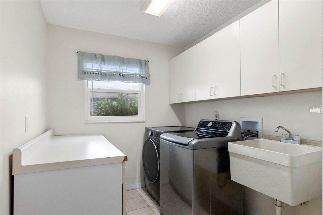 4308 Middle Lake Drive , Tampa, FL 33624 Photo