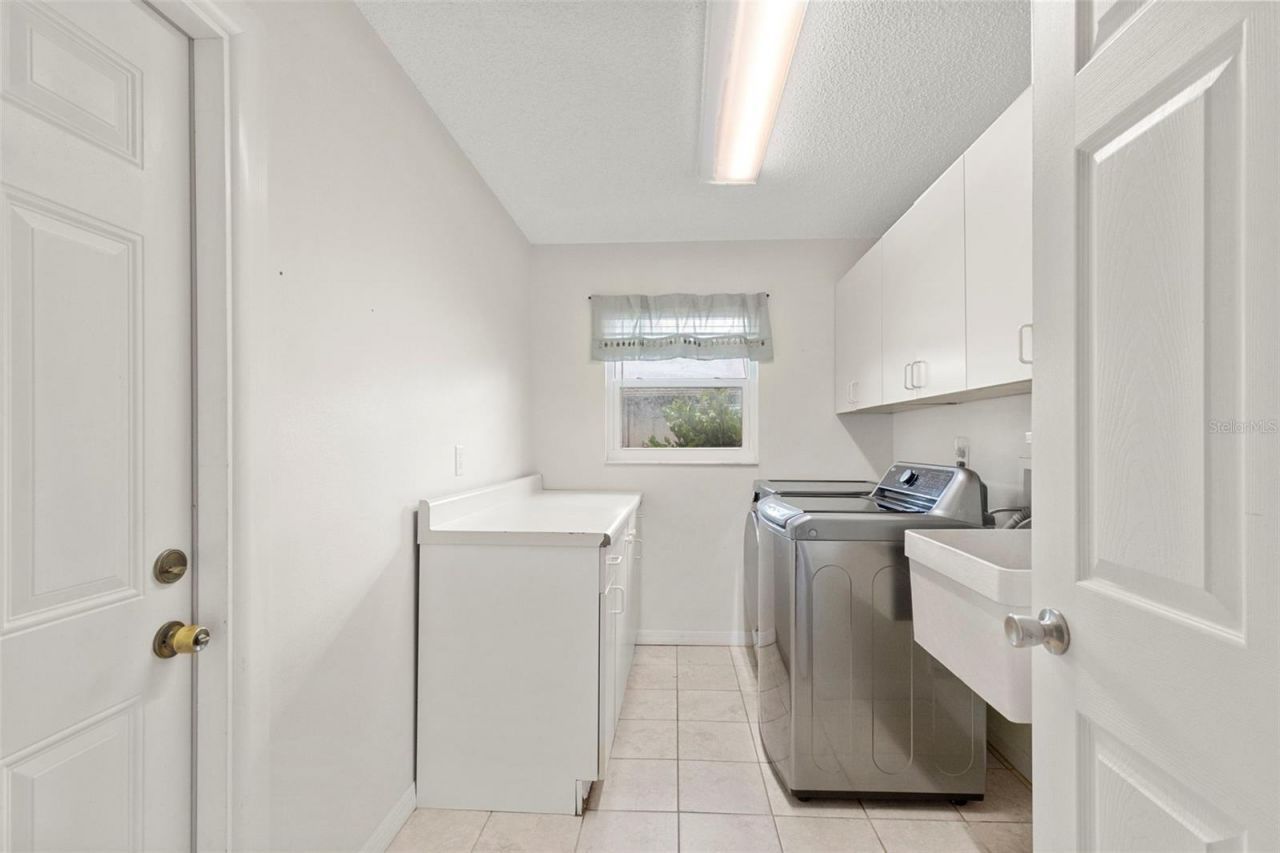 4308 Middle Lake Drive , Tampa, FL 33624 Photo
