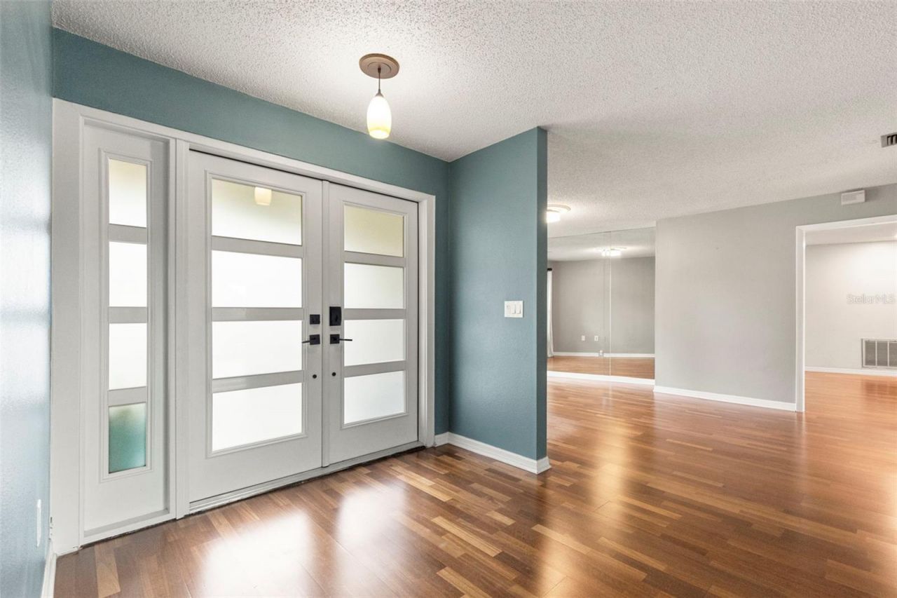 4308 Middle Lake Drive , Tampa, FL 33624 Photo