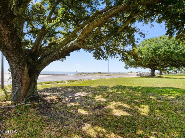 1552 Beach Boulevard, Biloxi, MS 39530