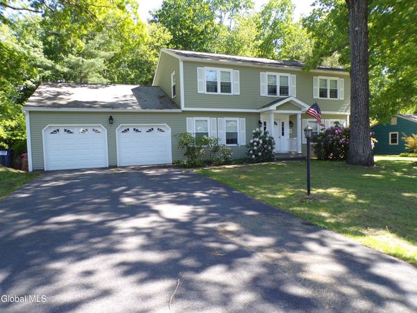 19 Oakwood Drive, Queensbury, NY 12804