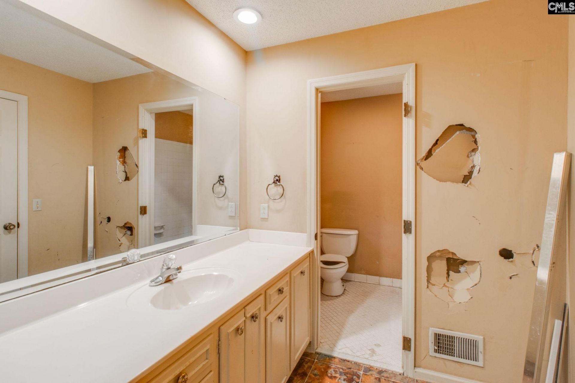 2220 Bee Ridge Road  Photo 16