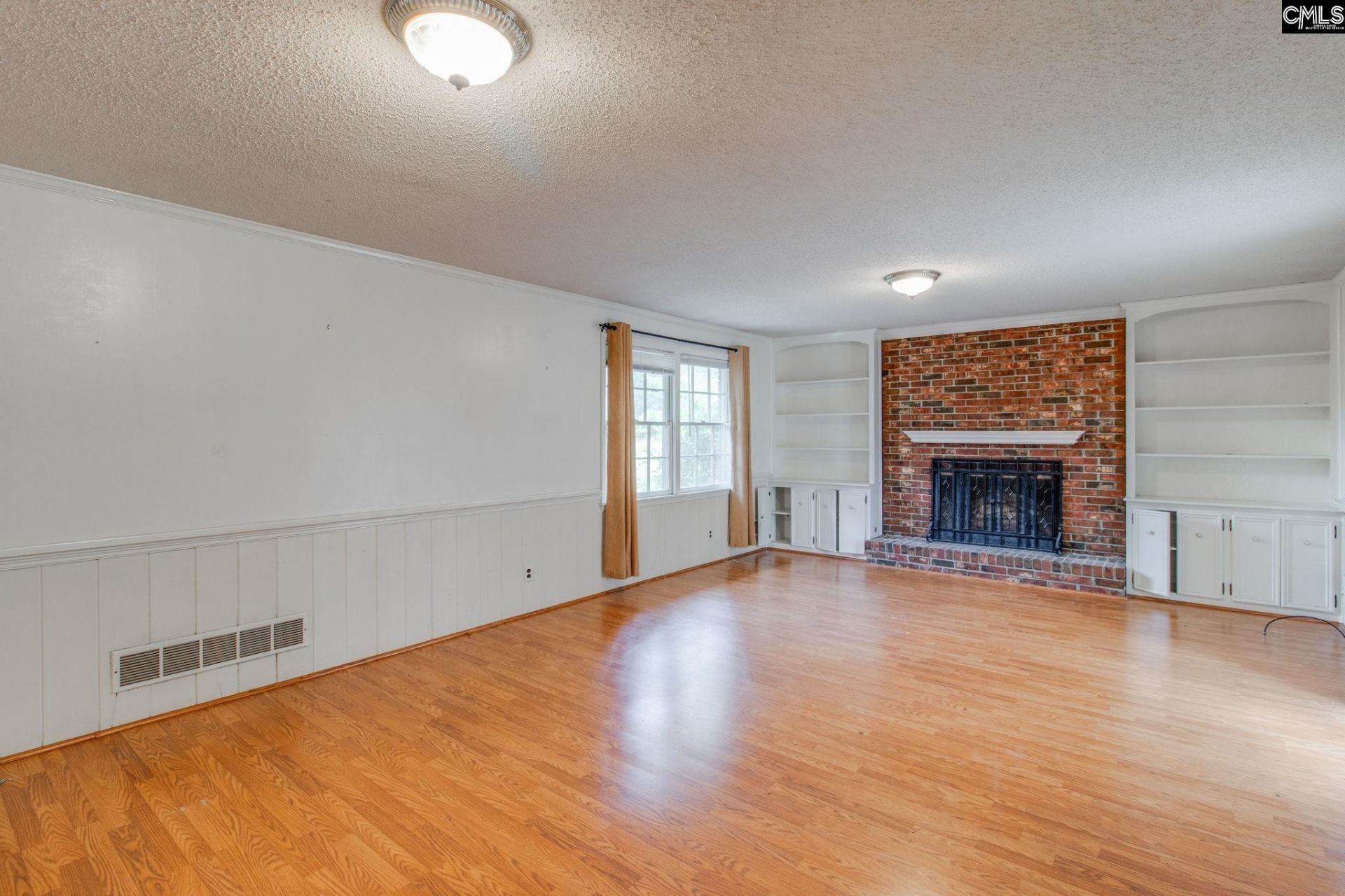 2220 Bee Ridge Road  Photo 4