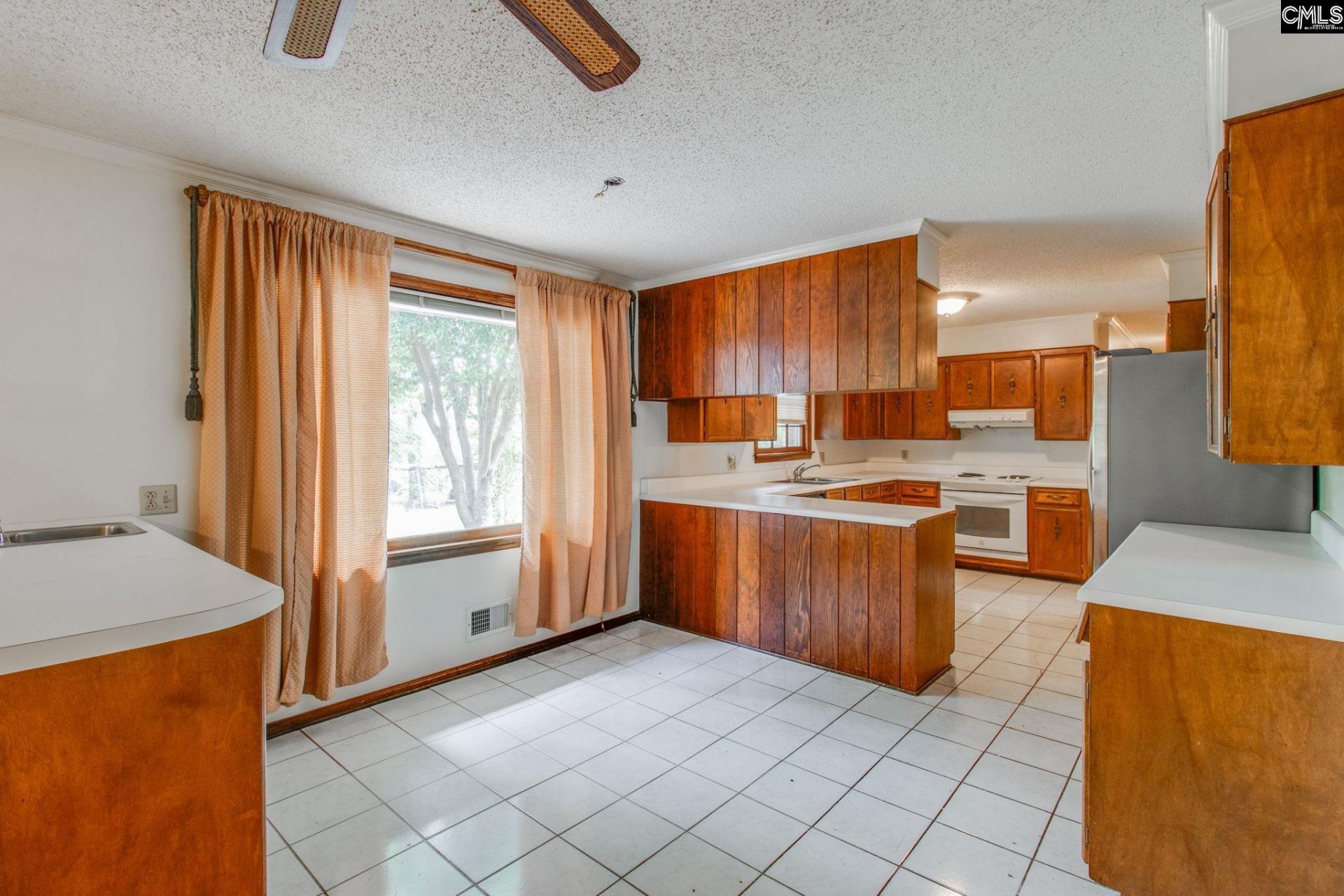 2220 Bee Ridge Road  Photo 9