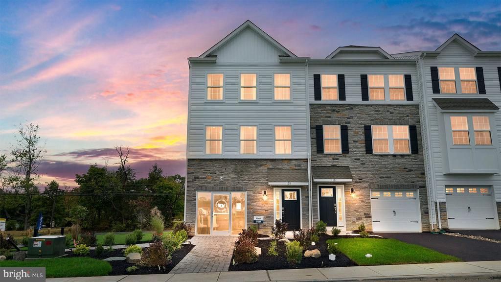 303 LANTERN COURT, SELLERSVILLE, PA 18960
