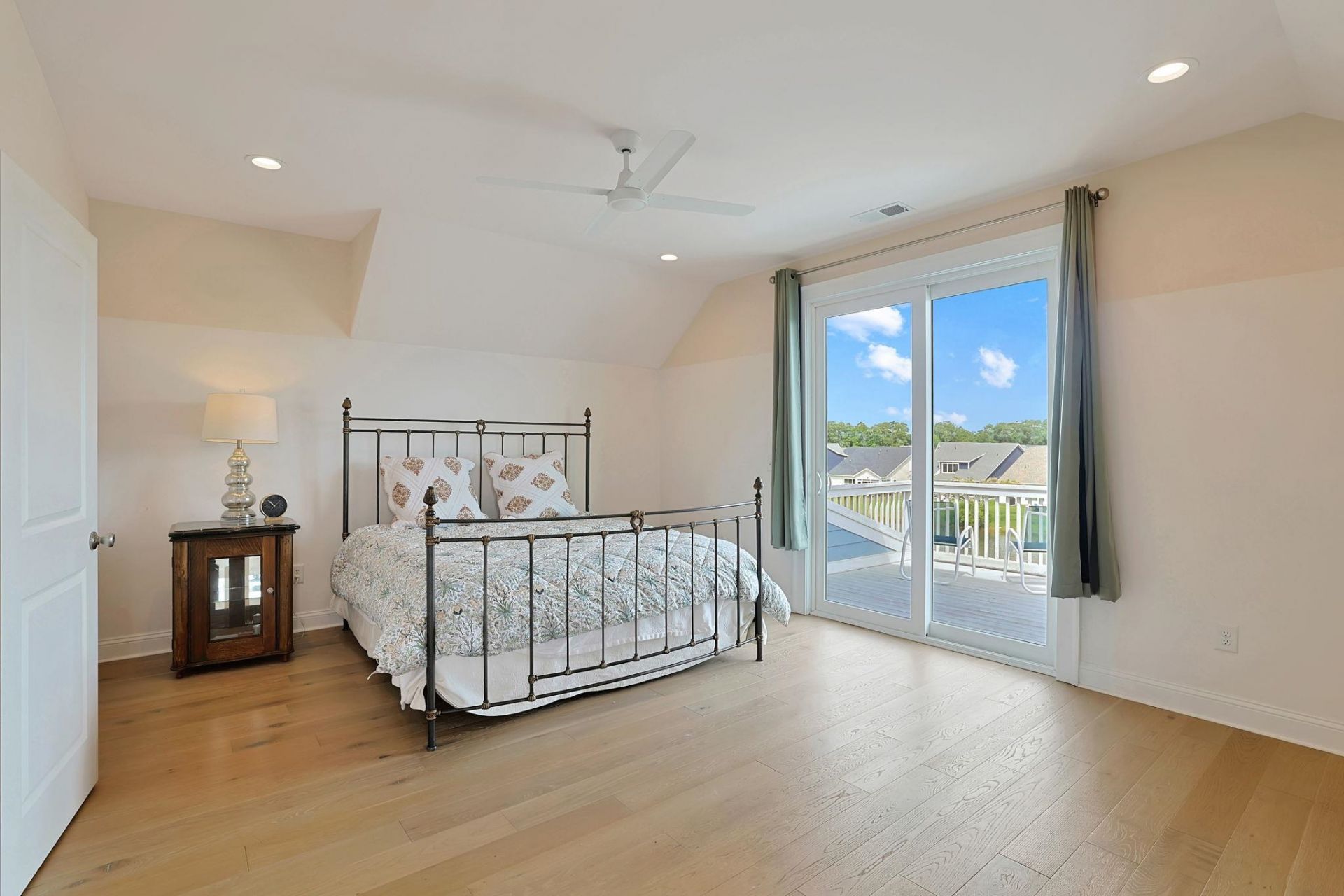 490 Harbour View Dr.  Photo 16
