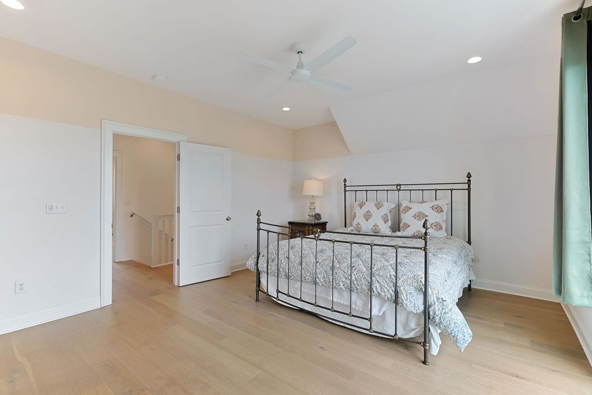 490 Harbour View Dr.  Photo 17