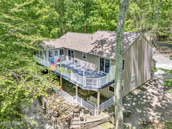 14 W Lakeside Drive, Lakeville, PA 18438